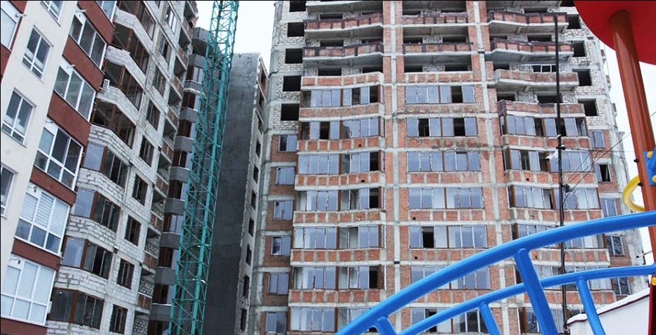Люди, вложившие средства в несанкционированный жилой дом в Кишиневе, пришли в примэрию.
