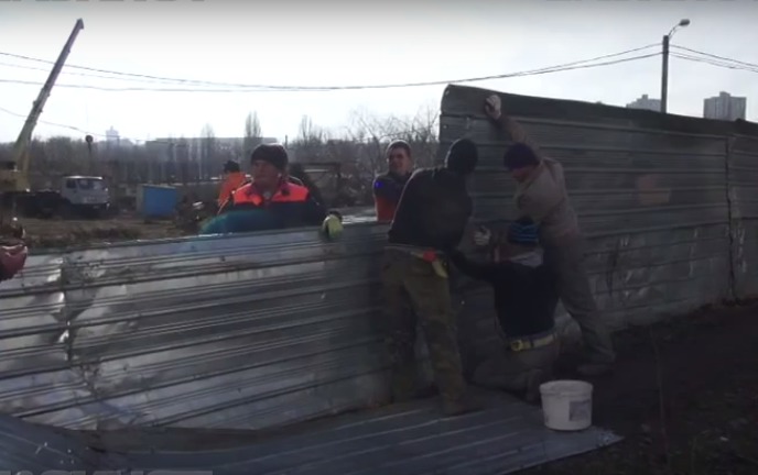 Жители близлежащих домов против застройки.
