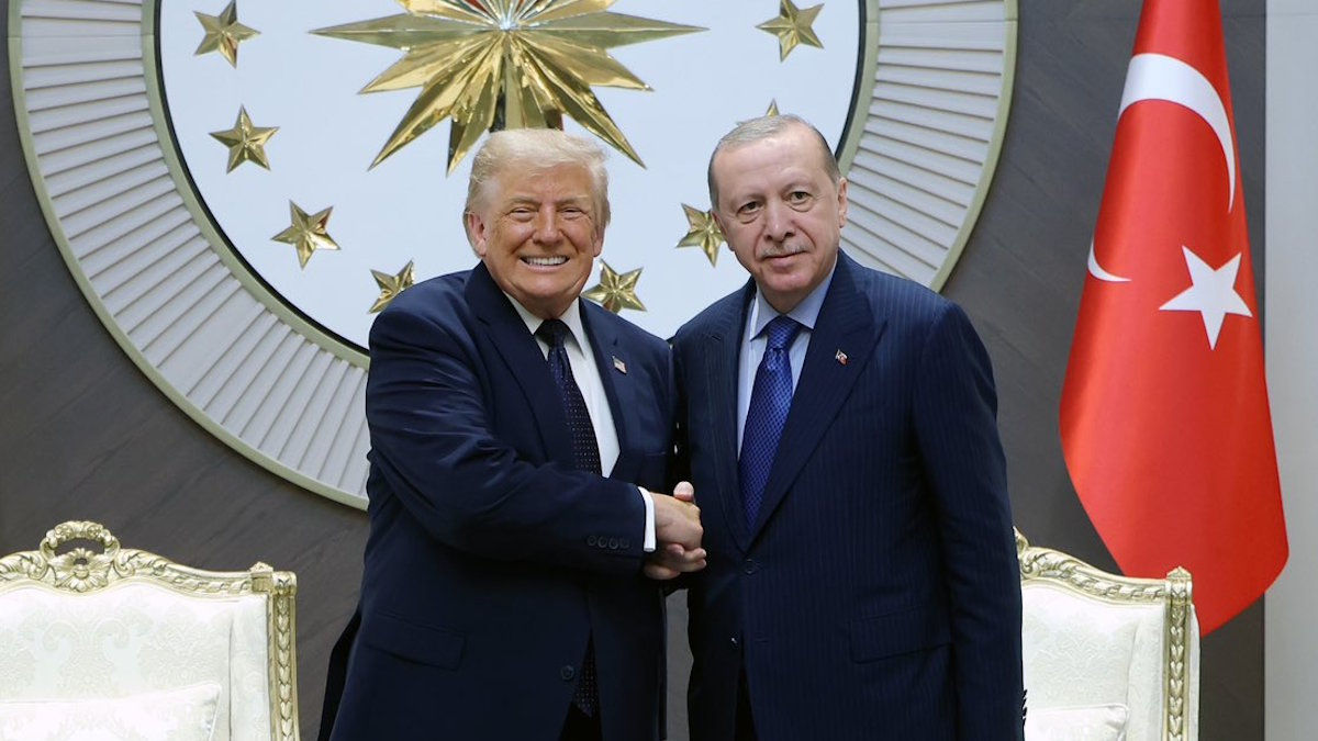 Трамп анонсировал отмену санкций США против Турции.