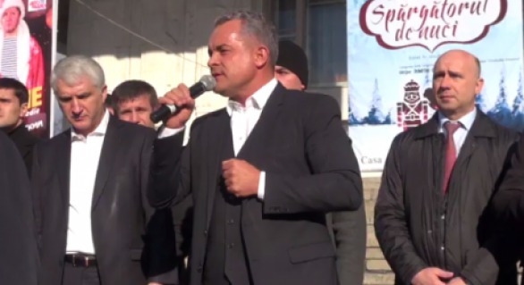 Plahotniuc le-a promis oamenilor că PDM va aduce doar vești bune pentru Republica Moldova în acest an dar și în următorii.