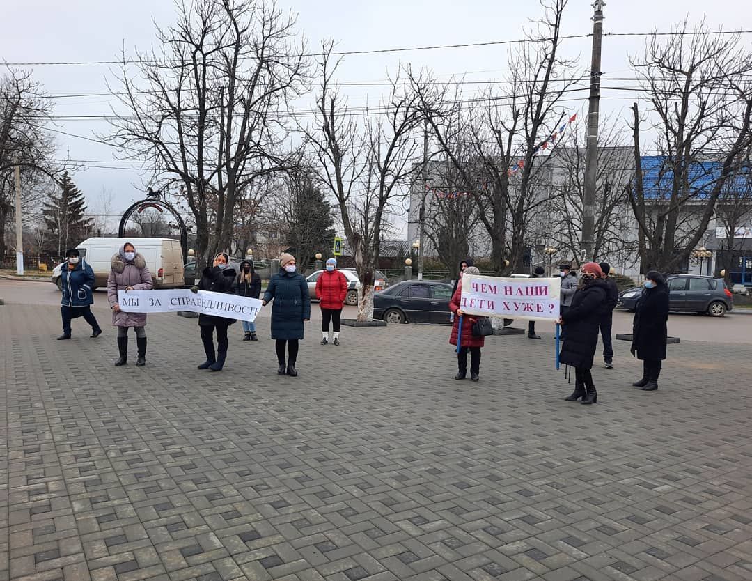 На протесте в Комрате звучал похоронный марш.