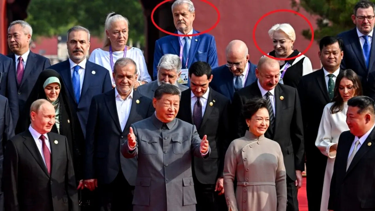 Foști premieri ai României au participat la parada din China și s-au fotografiat alături de Putin și Xi.