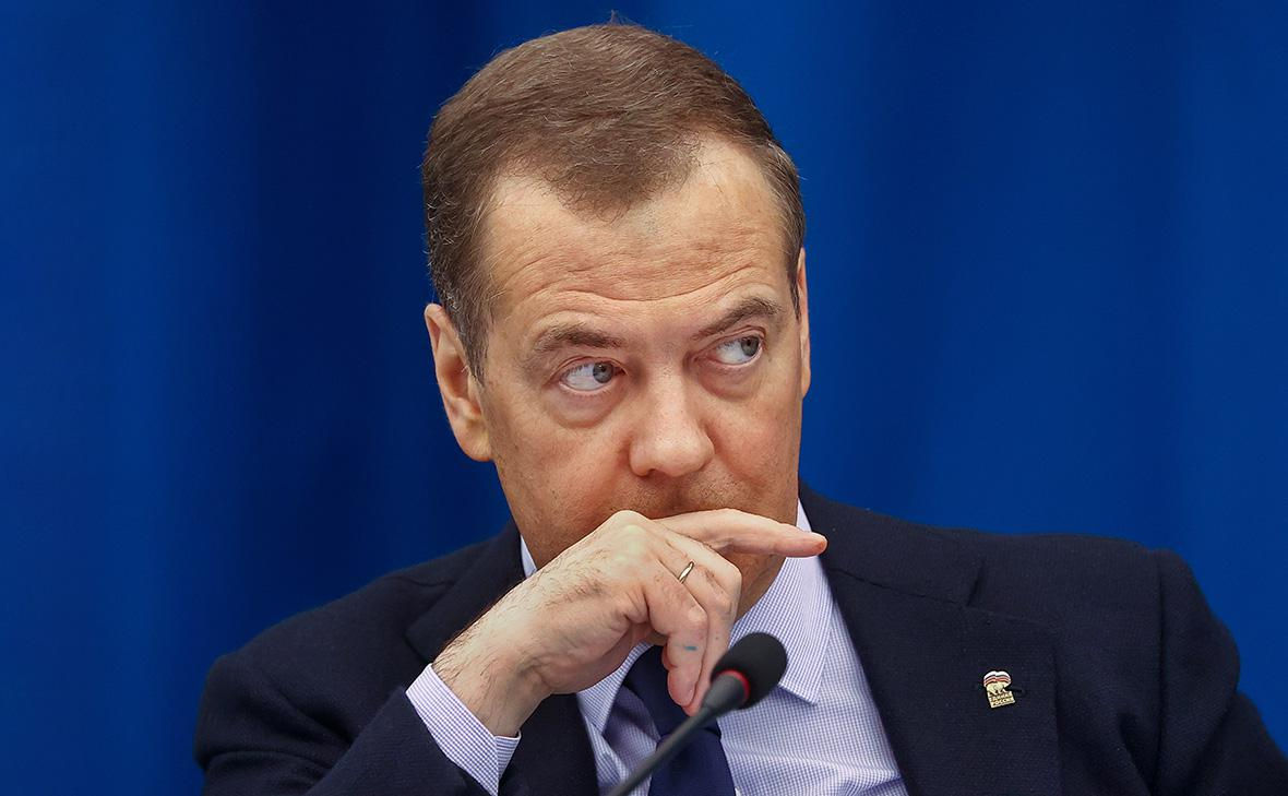 Медведев: Не стоит играть с историей, чтобы не разделить судьбу Украины