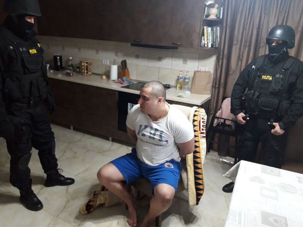 Ce spune bărbatul care l-a atacat cu sabia pe polițistul în misiune. Foto: digi24.ro