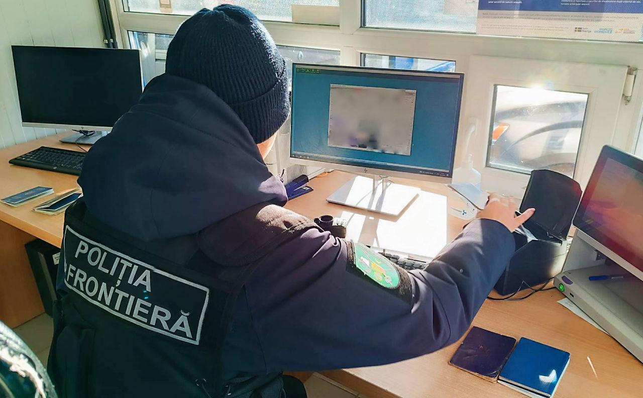У гражданина РМ пограничники обнаружили поддельные водительские права. 