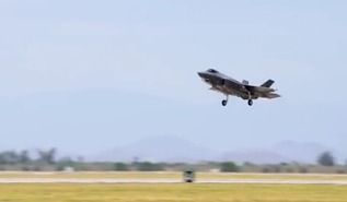 F-22 и F-35 сразились в Норвегии из-за "российской угрозы".