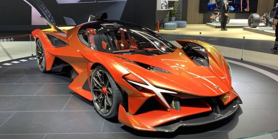 Гиперкар Apollo Evo дебютировал вместе с электрокаром EVision S.