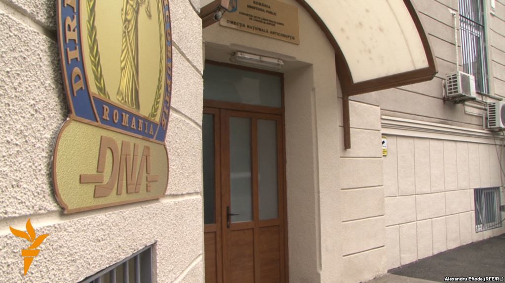 Un scandal care subminează DNA. 