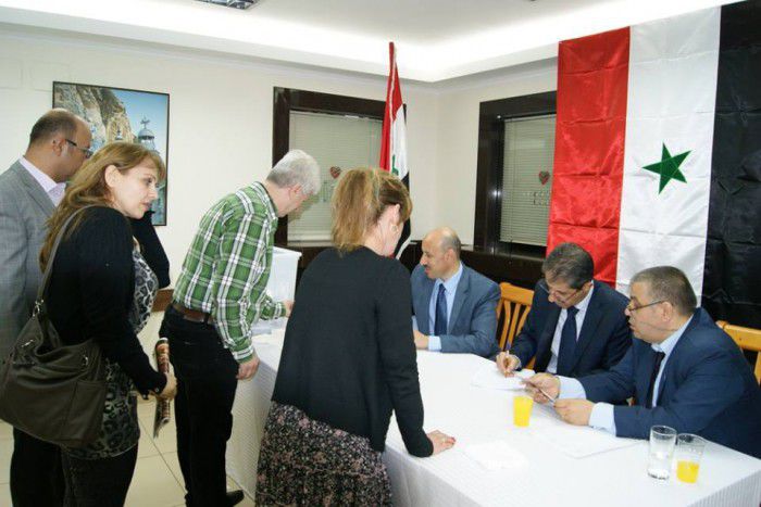 Sirienii din zonele aflate sub controlul administraţiei Bashar al-Assad îşi aleg miercuri parlamentarii. Foto: monitoruldeoltenia.com