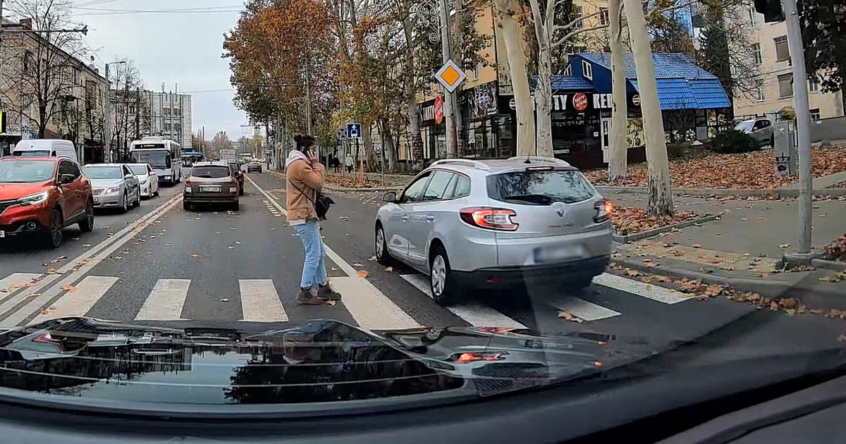 Un șofer din Chișinău a rămas fără permis pentru 30 de zile după ce nu a cedat trecerea unui pieton.