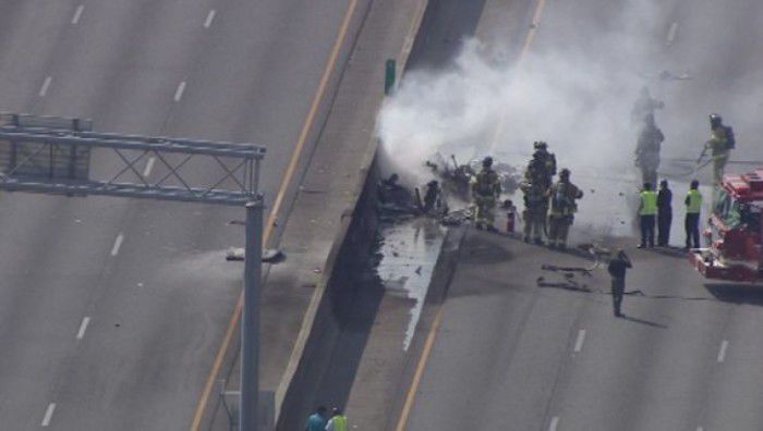 Patru oameni au murit în orașul american Atlanta, după ce un avion de mici dimensiuni s-a prăbușit. Foto: romaniatv.net