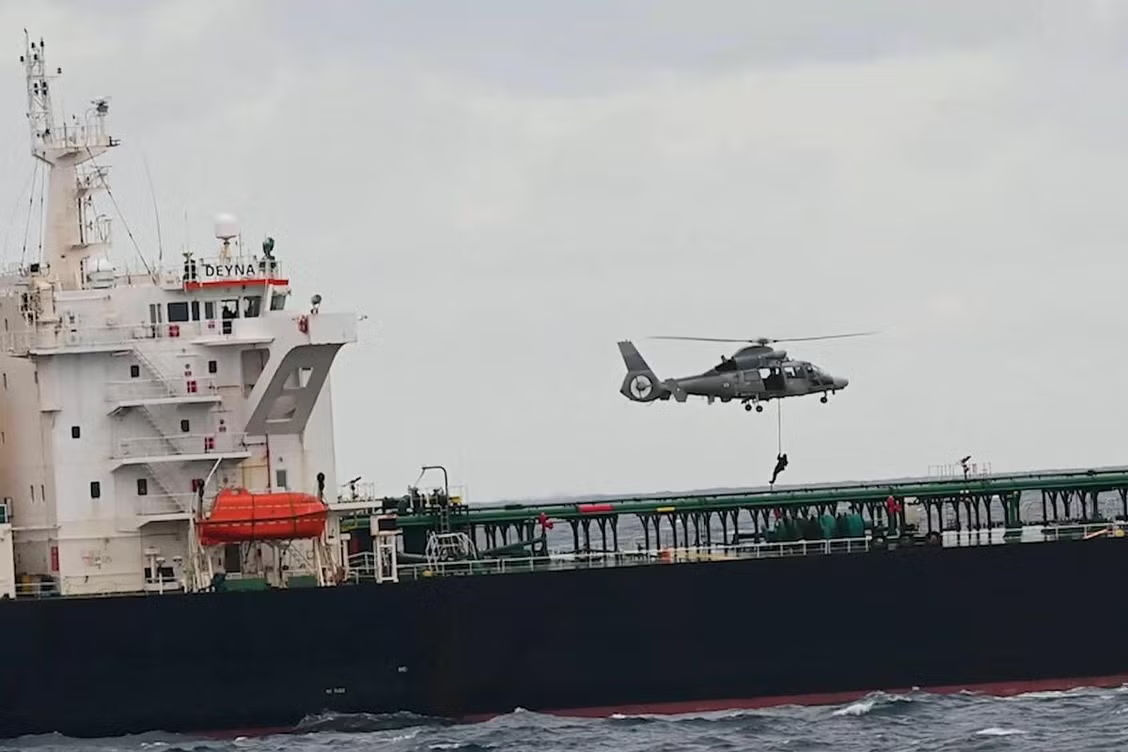 Franța a reținut în Oceanul Atlantic un petrolier al „flotei din umbră” rusești.