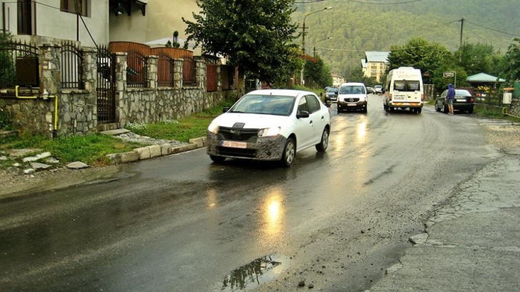 O caravana de masini aflate in teste pe strazile din Sinaia a fost surprinsa de catre un cititor 4Tuning in imagini spion.
