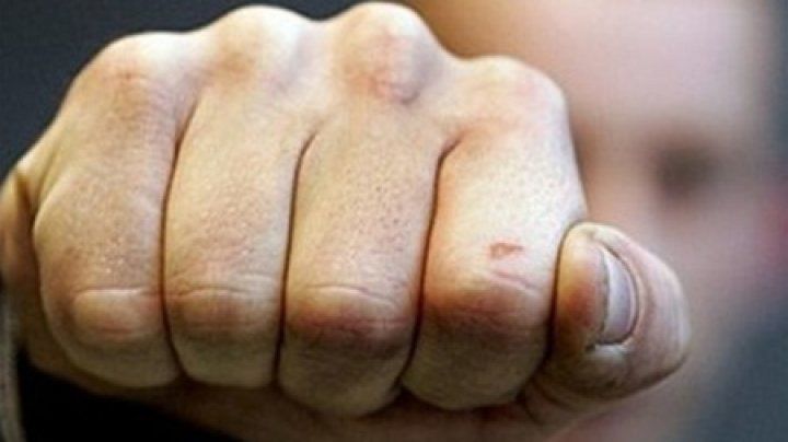 Сейчас их разыскивает полиция. 