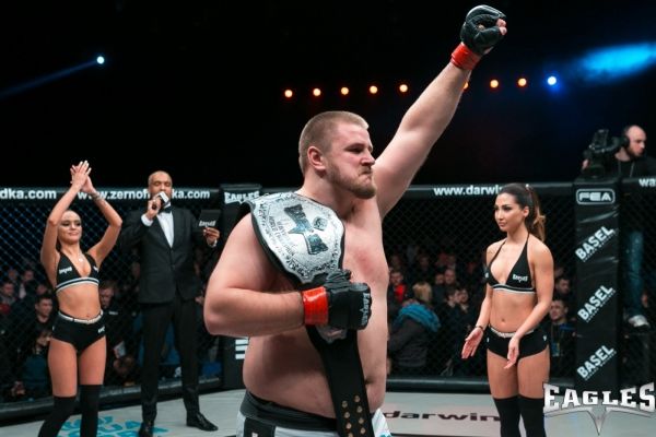 Группа советников предложила премировать Романова за получение временного титула чемпиона.
