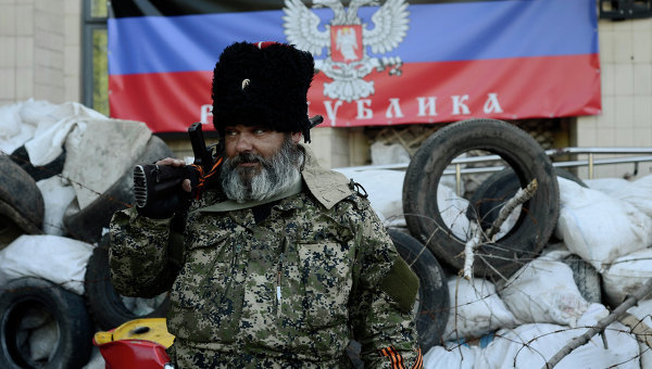 Украина, по его словам, понятие искусственное, а украинским телеканалам лучше не внимать - просто выключить телевизор с ними и искать правду в Интернете.