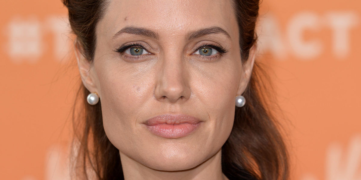 A făcut zeci de operații pentru a semăna cu Angelina Jolie. Rezultatul, dezastruos