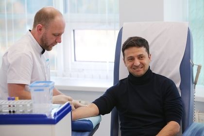 Порошенко и Зеленский сдали анализы на алкоголь и психоактивные вещества 5 апреля.