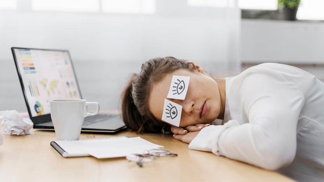 Studiu: Somnolența excesivă este legată de dietă și hormoni.