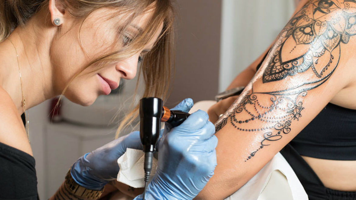 De ce tatuajele rămân permanent imprimate în piele. Foto: Playtech
