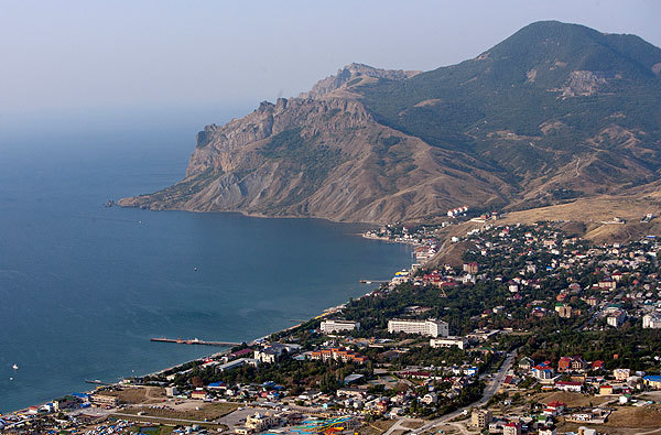 Власти Крыма рассчитывают принять в 2014 году не менее шести миллионов туристов.
