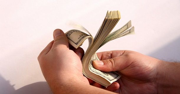 Moldovenii au împrumutat de la bănci peste 2,5 miliarde de lei într-o singură lună