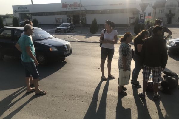 В центре Комрата автомобиль сбил пешехода.