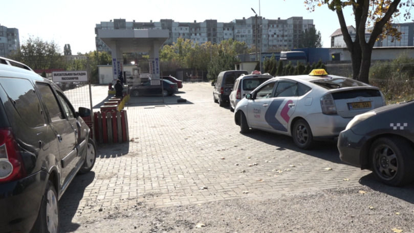 На АЗС в Бельцах наблюдается нехватка метана, образовались очереди.