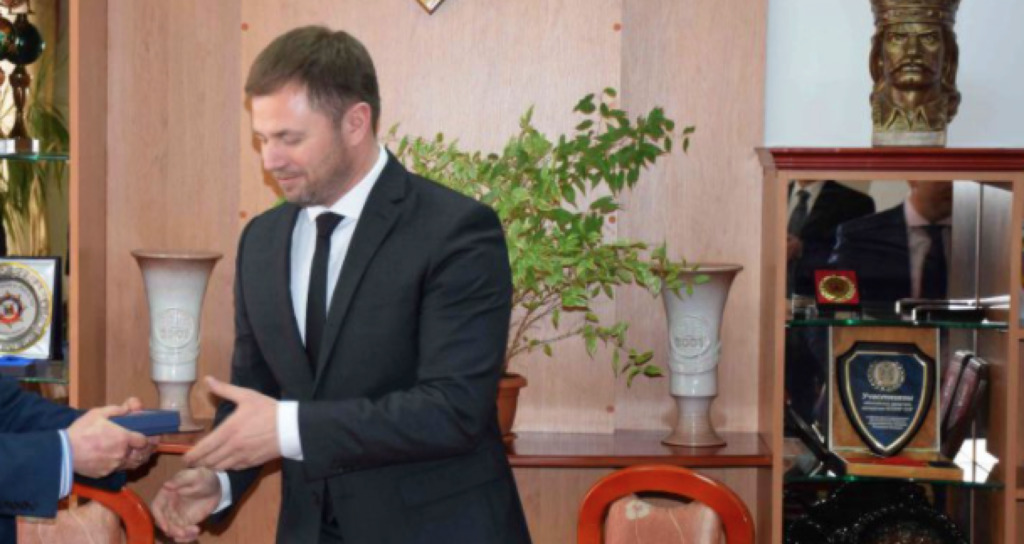 Директор Службы по предупреждению и борьбе с отмыванием денег подал в отставку.