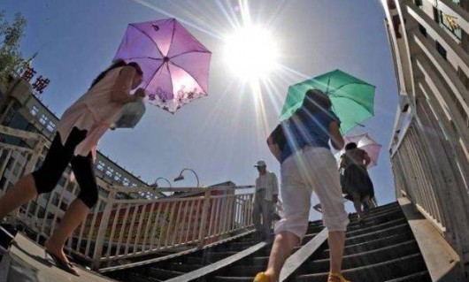 În a doua jumătate a săptămânii vremea se încălzește și mai mult și chiar vom resimți primele temperaturi caniculare din acest an.