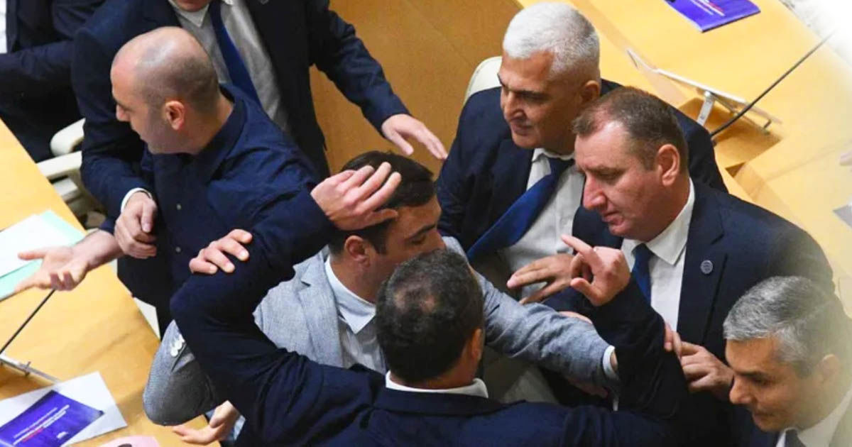 В парламенте Грузии произошла драка между депутатами.