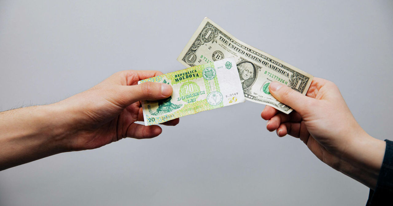 С начала года лей укрепился на 2% по отношению к доллару.