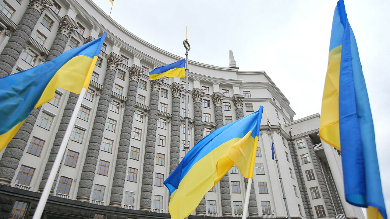 Некоторые государственные сайты Украины перестали работать.