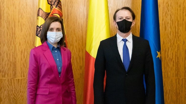 Санду обсудила с премьером Румынии условия для вакцинации наших граждан. 