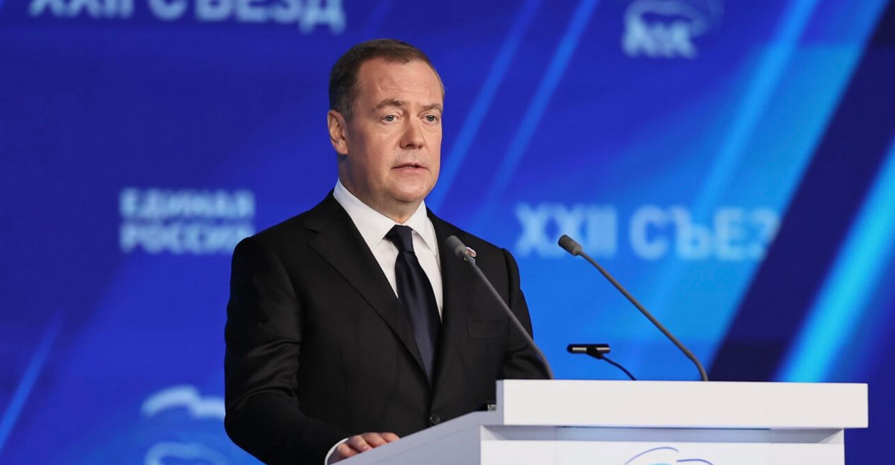 Dmitri Medvedev i-a numit pe jurnaliștii britanici „nenorociți” și „țintă militară legitimă”.