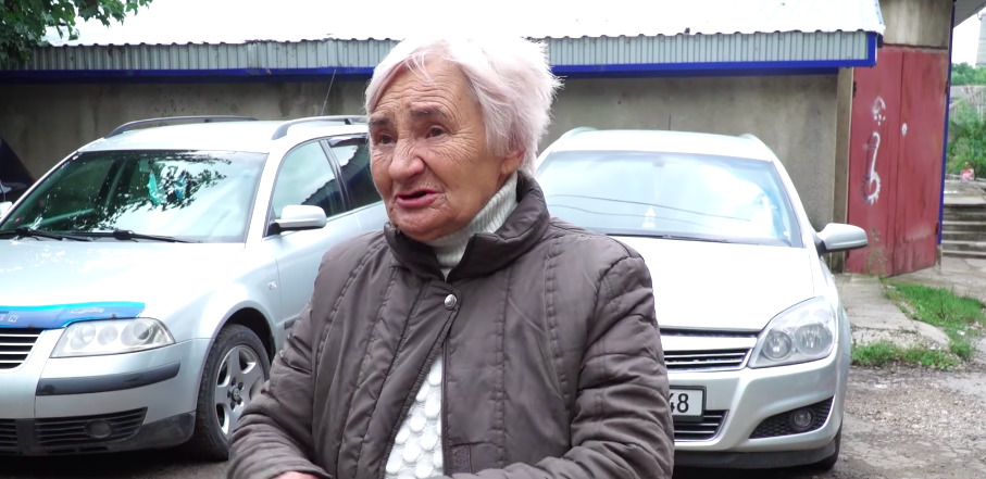 Она получает пенсию всего 700 леев. 