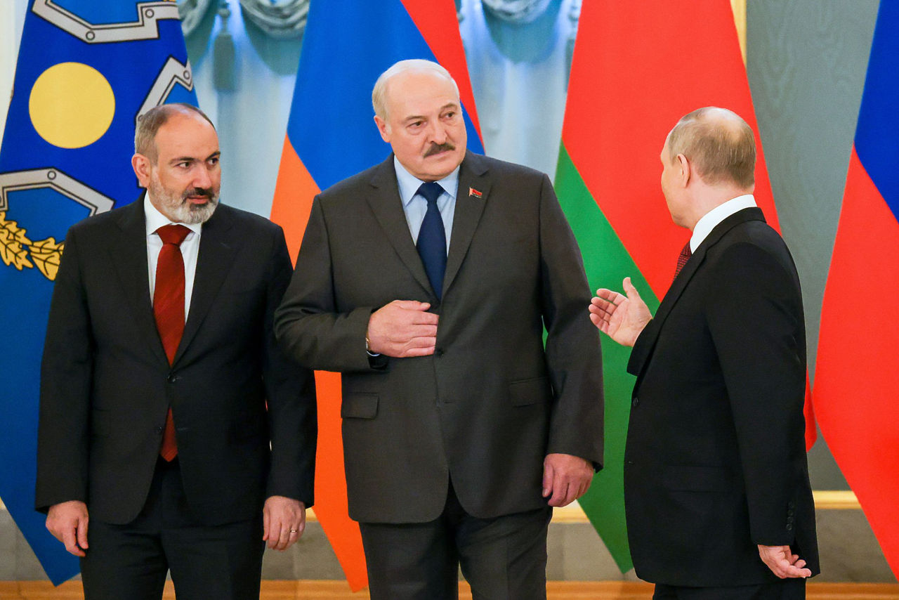 Лукашенко: Запад проводит против Белоруссии и России гибридную войну.