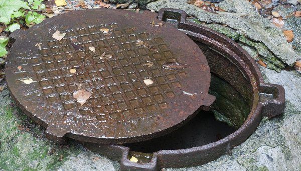 По меньшей мере 49 крышек от канализационных люков украли с начала года в столице. 