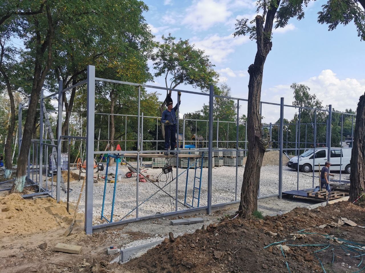На Телецентре обустраивается спортивный сквер.
