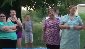 Люди попытались поговорить с главой предприятия.