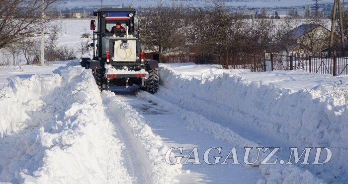 Дорожники продолжают расчищать проблемные участки в Чадыр-Лунге.