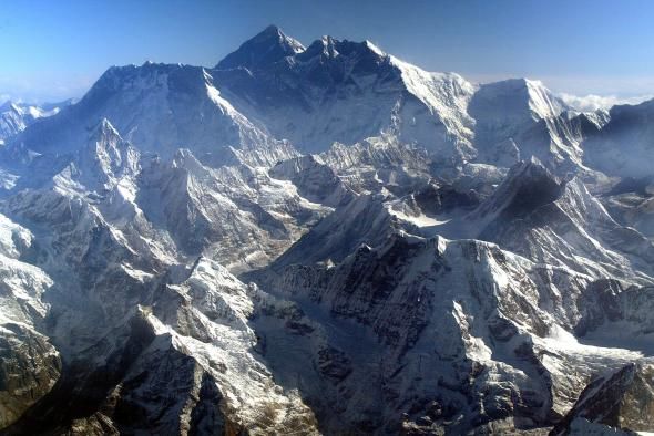 Un alpinist a murit, iar altul este dispărut pe Everest. 
