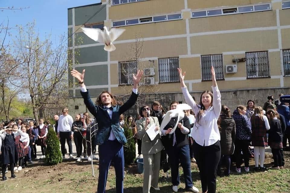 Родителям могут вновь разрешить посещать утренники и линейки.