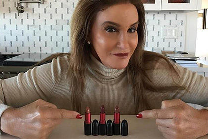 Кейтлин Дженнер — отчим Ким Кардашьян, запустила именную линию средств для макияжа.
