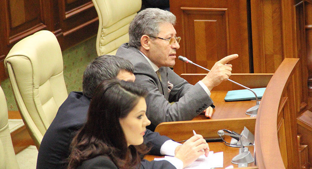 Либералы наводят справки о главе инициативной группы по отставке Киртоакэ.