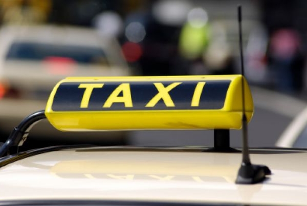 Si-a omorat pasagerul in bataie pentru ca nu a vrut sa plateasca pentru calatorie. Un taximetrist a fost retinut de oamenii legii fiind banuit de omor.
