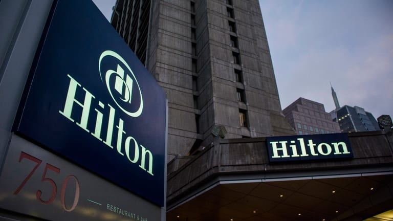 Hilton намерена сократить около 2,1 тыс. сотрудников из-за пандемии.