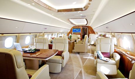 Acesta nu este un avion simplu, iar dacă un Airbus319 are o capacitate de 156 de persoane, cel arendat de oligarhii moldoveni este unul VIP.