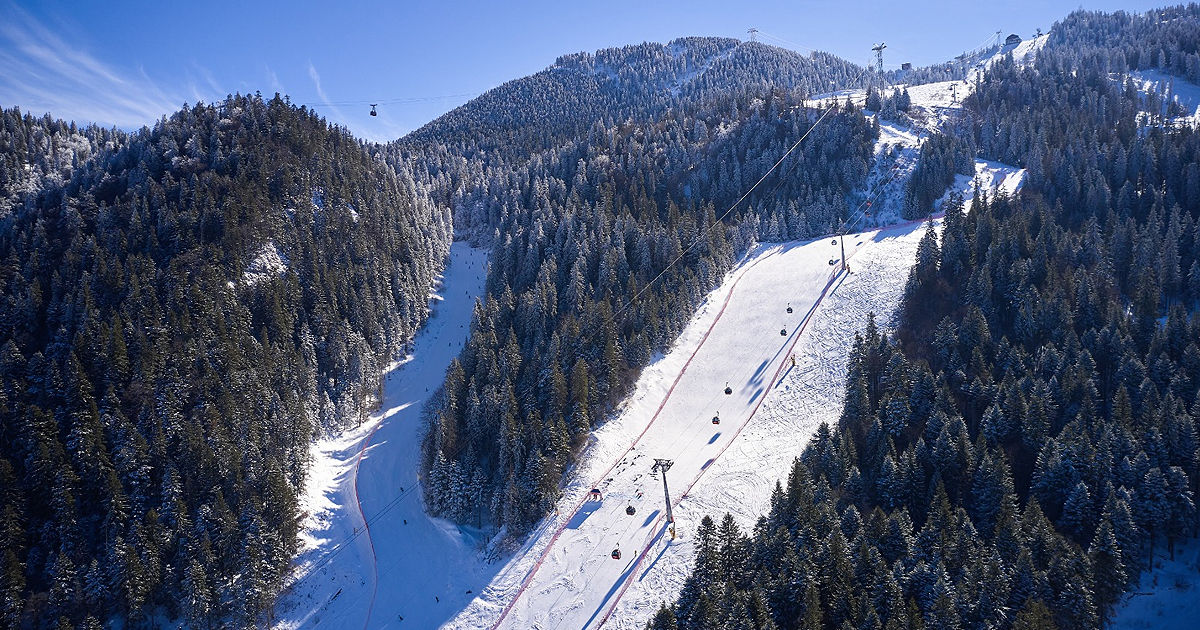Poiana Brașov închide mai multe pârtii de schi din cauza condițiilor meteo nefavorabile.