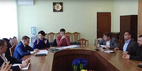Cтройка заправки у цирка приостановлена.